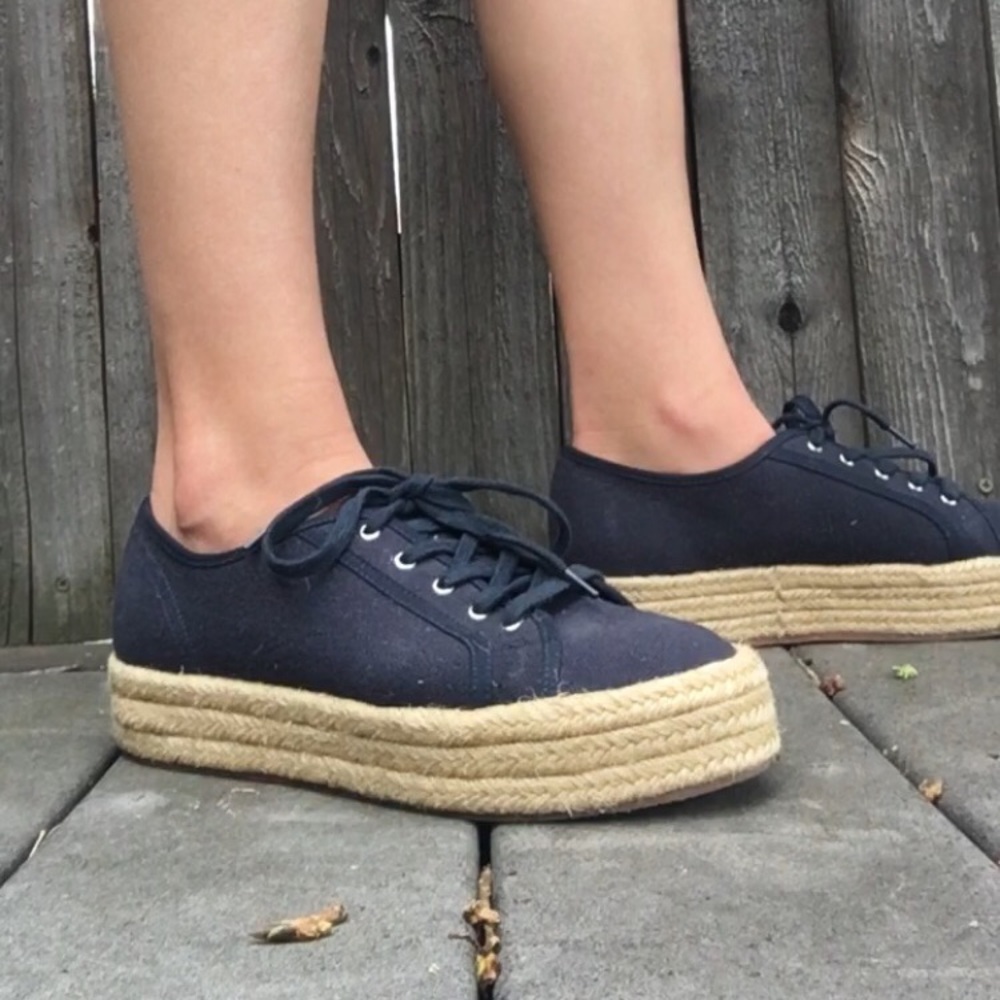 Navy blue tennis shoes with a 2 inch platform lift